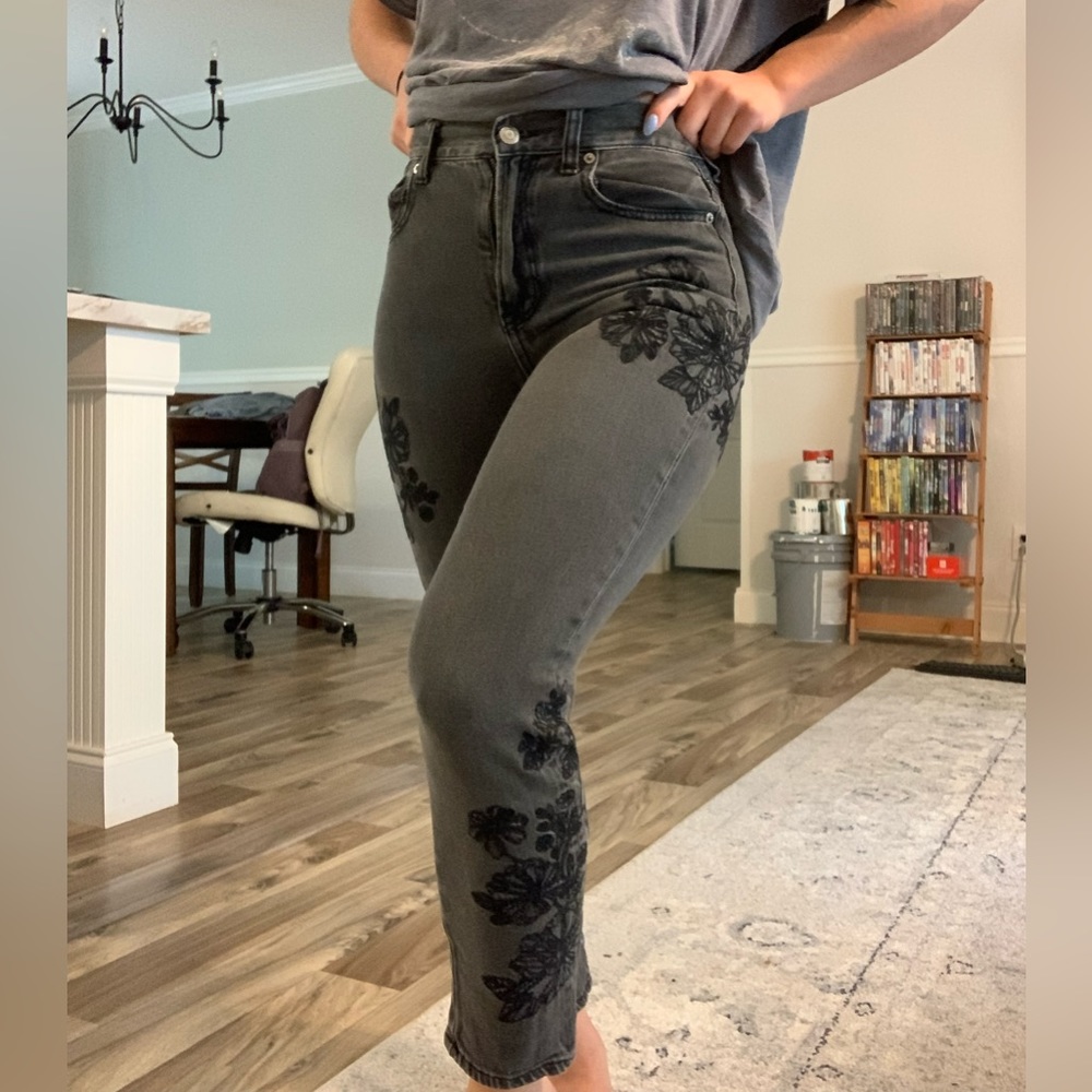 Black Floral American Eagle Jeans🖤 - Picture 4 of 4